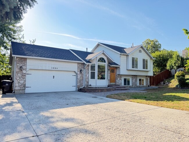 property at 4624 Quiet Cir