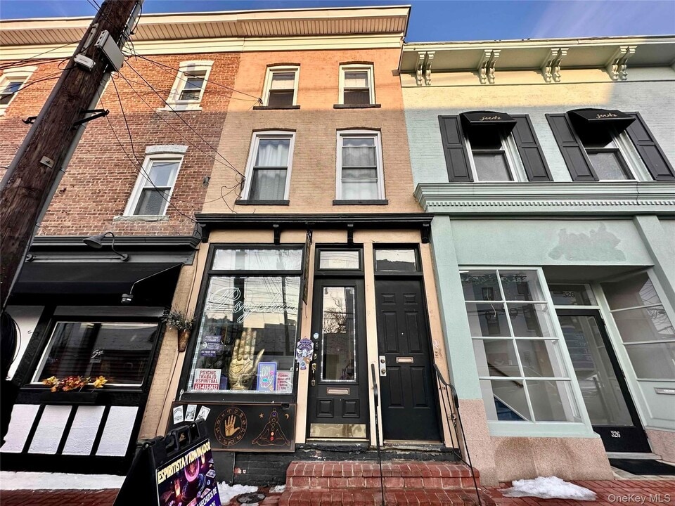 320 New York Ave in Huntington, NY - Building Photo