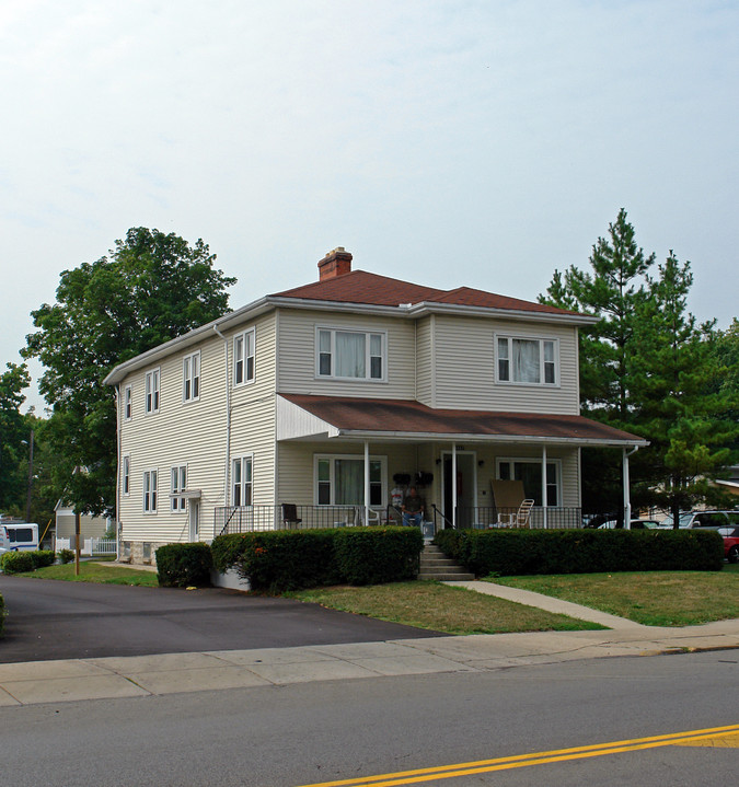 1067 E High St in Springfield, OH - Building Photo