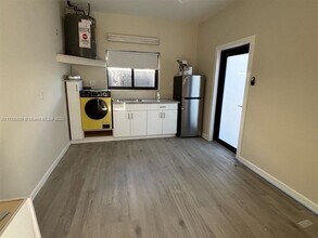 3700 SW 82nd Ave-Unit -2 in Miami, FL - Building Photo - Building Photo