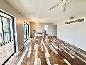 2800 Cove Cay Dr in Clearwater, FL - Building Photo - Building Photo