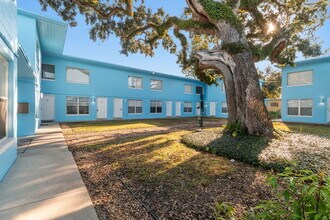 Courtyard Apartments in Jacksonville, FL - Foto de edificio - Building Photo
