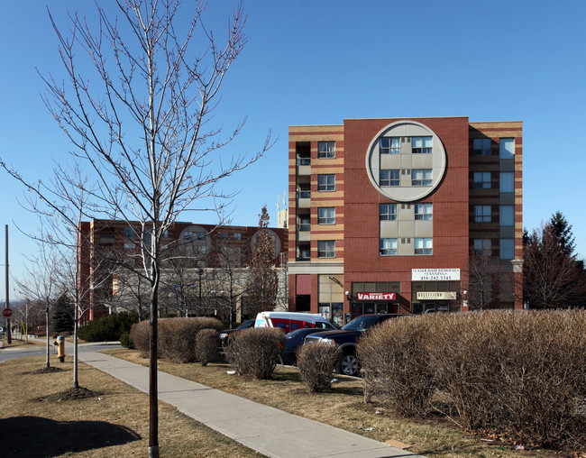 Casa Abruzzo in Toronto, ON - Building Photo - Building Photo