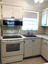 1115 Lake Terrace in Boynton Beach, FL - Building Photo - Building Photo