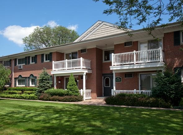 Fairfield Estates At Farmingdale Village in Farmingdale, NY - Building Photo