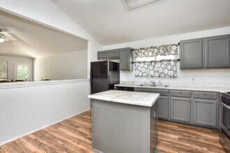 3007 Crystal Cove in Taylor, TX - Building Photo - Building Photo