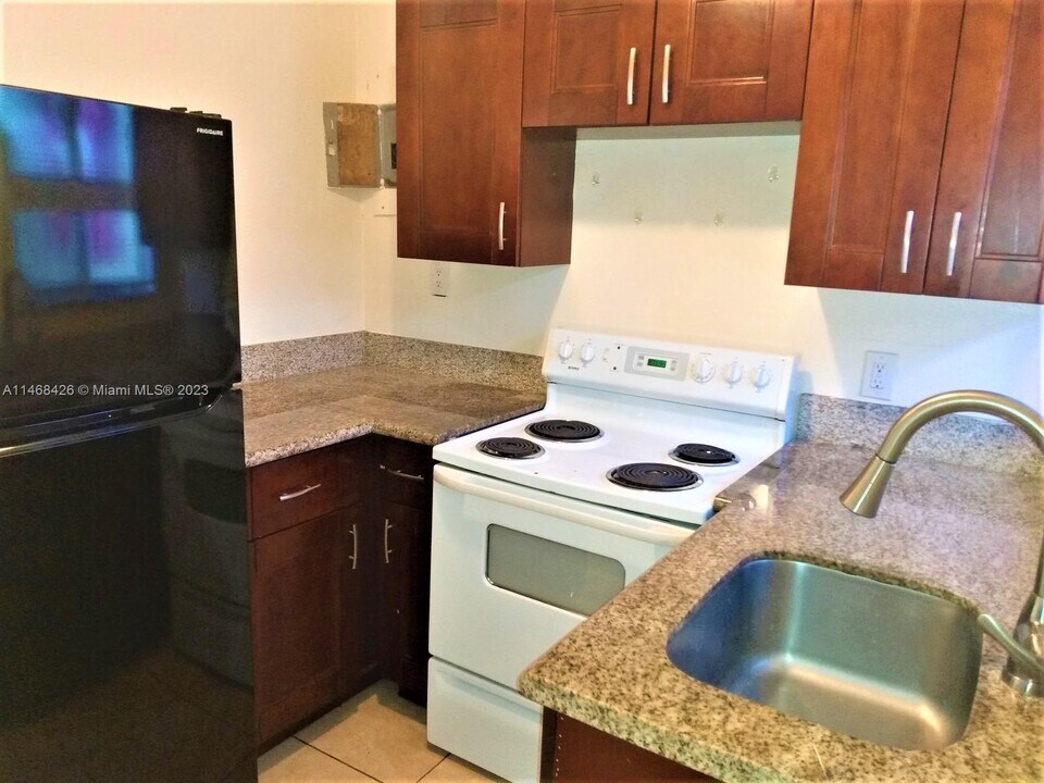 1101 8th St-Unit -1103 in West Palm Beach, FL - Building Photo