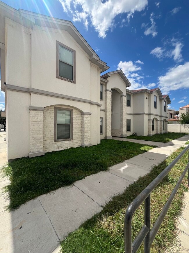 property at 7615 Laguna Del Mar Ct