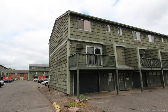 1400 Meriden Rd in Waterbury, CT - Building Photo - Building Photo