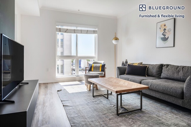 1724 Highland Ave in Los Angeles, CA - Building Photo - Building Photo