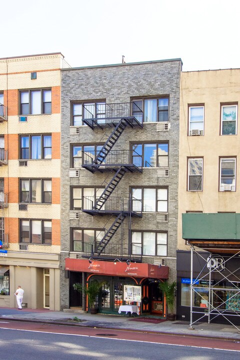 1354 1st Ave in New York, NY - Building Photo