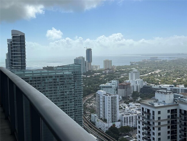 45 SW 9th St, Unit 4408 in Miami, FL - Building Photo - Building Photo