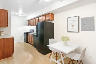 Riverstone Apartments in Bolingbrook, IL - Building Photo - Building Photo
