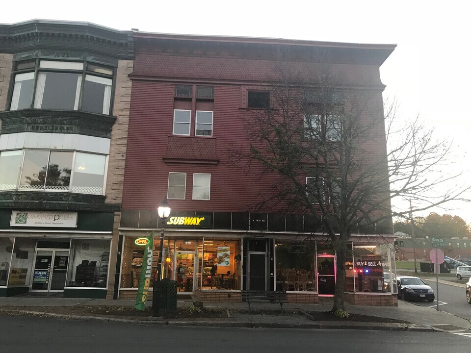 255 Main St in Old Town, ME - Building Photo