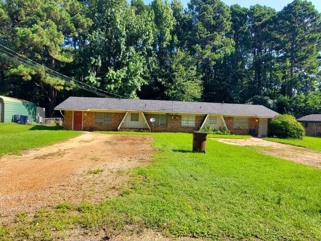 205 Clearview St in Atlanta, TX - Building Photo - Building Photo