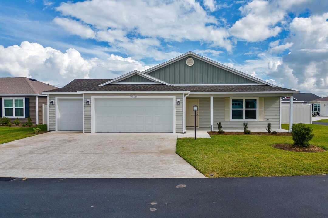 4208 Canova Draney Lp in the Villages, FL - Building Photo