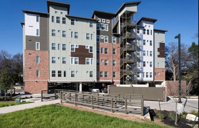 property at 1800 S I- 35 Service Rd