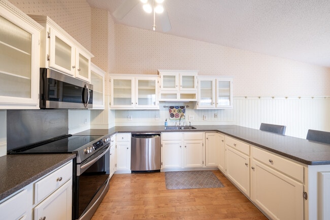 6045 Covington Terrace in Minnetonka, MN - Building Photo - Building Photo