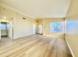 1009 Torington Dr in Las Vegas, NV - Building Photo - Building Photo