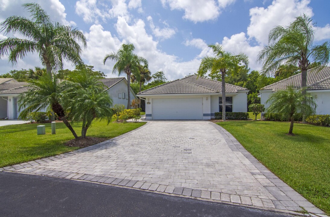 1705 Aynsley Way in Vero Beach, FL - Building Photo