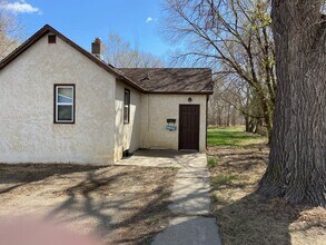 406 1/2 4th Ave SE in Mandan, ND - Building Photo - Building Photo