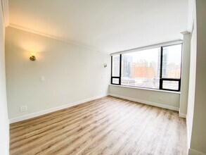 2 E Oak St in Chicago, IL - Building Photo - Building Photo