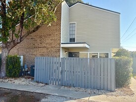 203 Cougar Ridge in Lafayette, LA - Building Photo