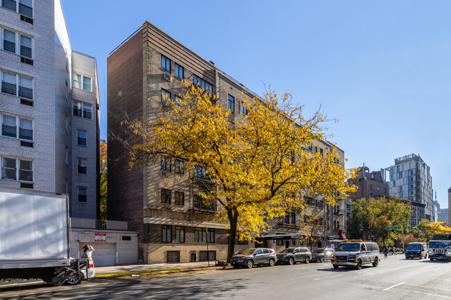 208-210 Avenue of the Americas in New York, NY - Building Photo - Building Photo