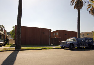 Three Palms Apartments in Los Angeles, CA - Building Photo - Building Photo