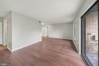 6934 Hanover Pkwy in Greenbelt, MD - Building Photo - Building Photo