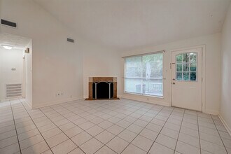 3906 Quiet Pl Dr in Houston, TX - Building Photo - Building Photo