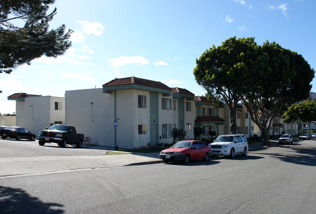 50-96 Dakota Dr in Ventura, CA - Building Photo