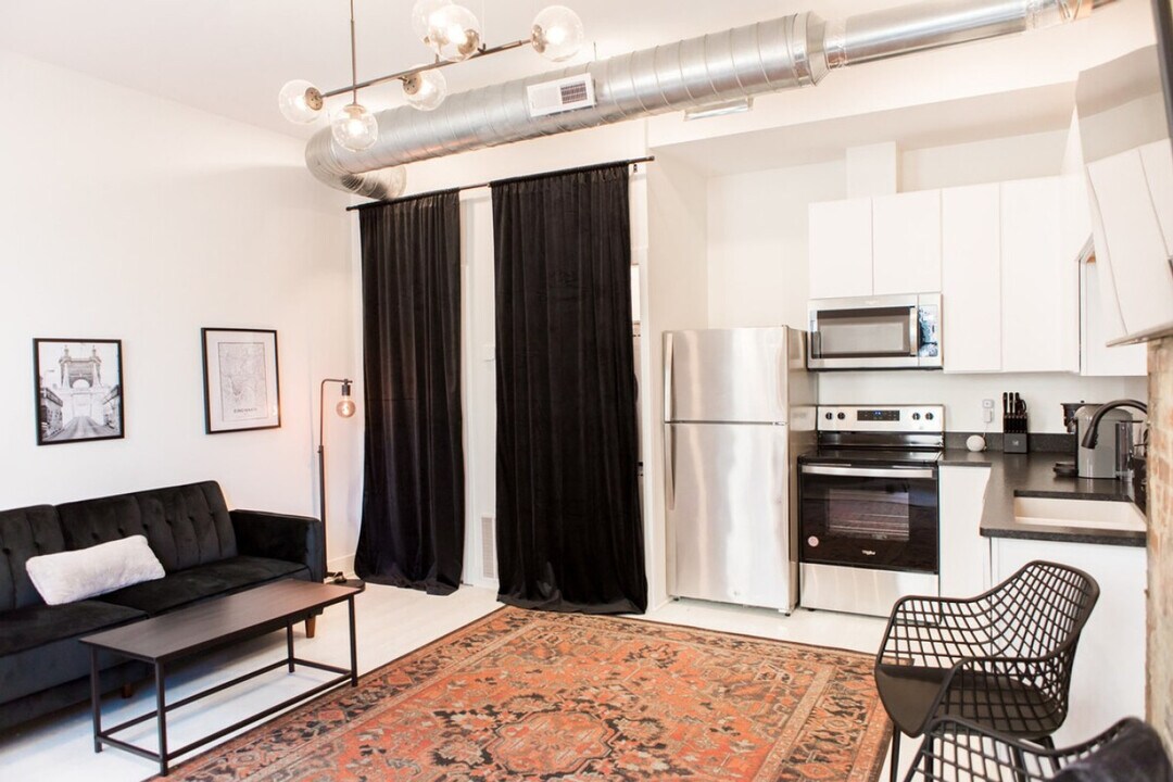 1811 Pleasant St in Cincinnati, OH - Building Photo