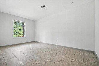 10615 Twin Oak Dr in Conroe, TX - Building Photo - Building Photo