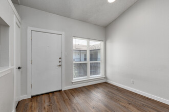 Renovated units with private garage! in Dallas, TX - Building Photo - Interior Photo