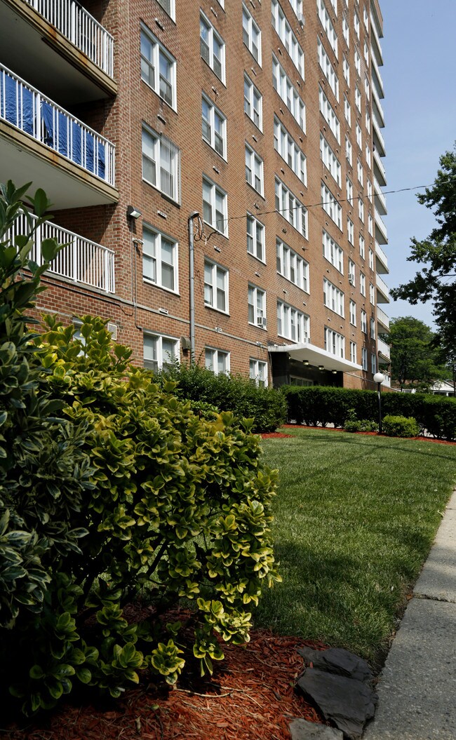 Imperial House in Elizabeth, NJ - Building Photo - Building Photo