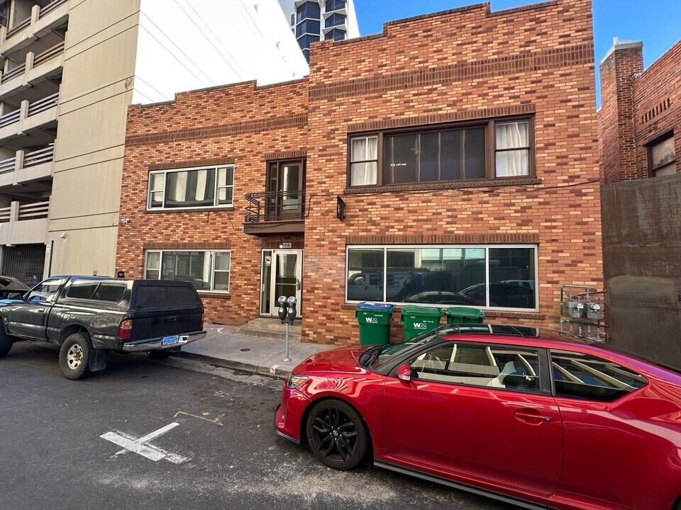 108 Roff Way in Reno, NV - Building Photo