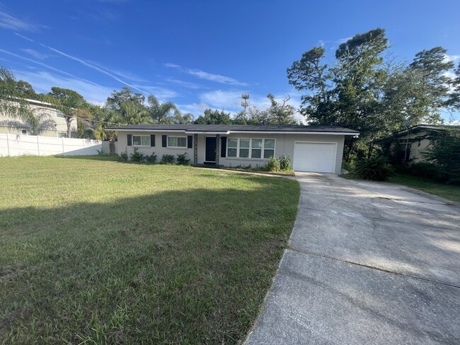 property at 5824 Yellow Pine Ct