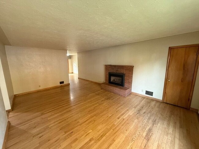 595 18th St NE in Salem, OR - Building Photo - Building Photo