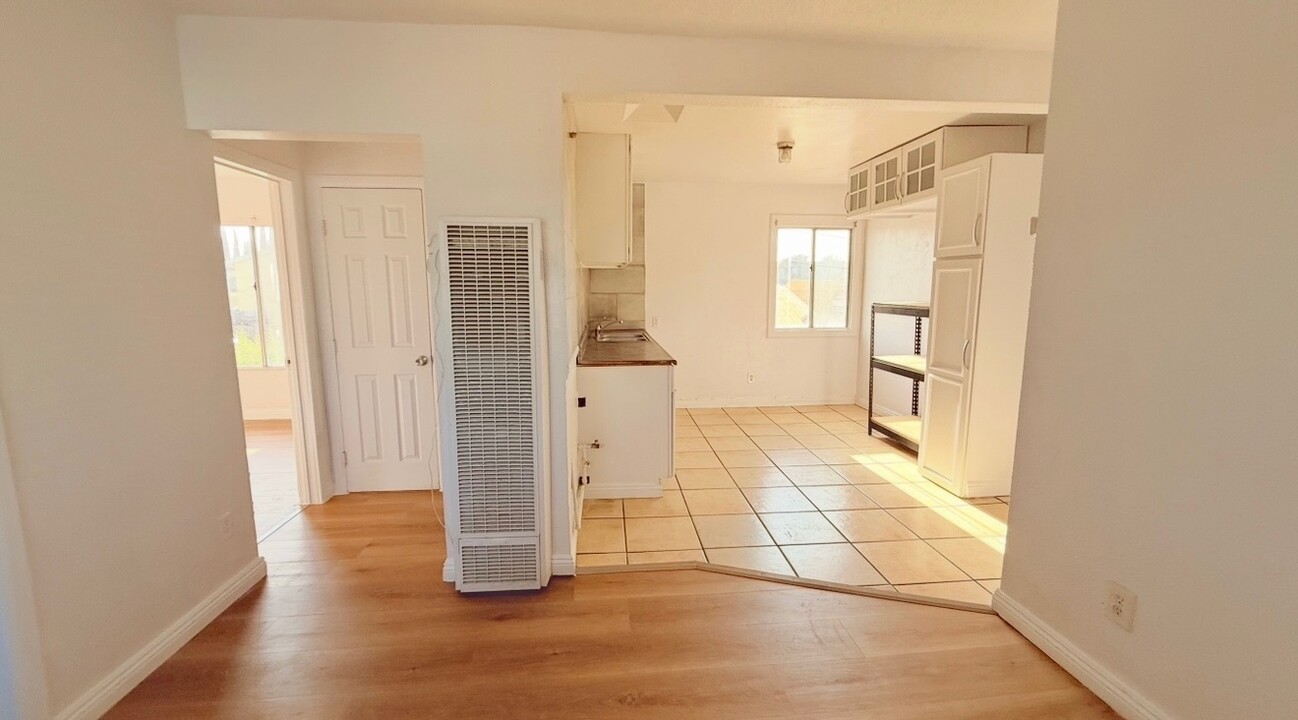 124 W 95th St, Unit 124 W. 95th St in Los Angeles, CA - Building Photo