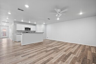 5609 Jarvis St, Unit 1-2 in Lubbock, TX - Building Photo - Building Photo