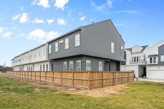 105 Tolima Dove St in Houston, TX - Building Photo - Building Photo