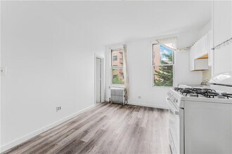 32 Arion Pl in Brooklyn, NY - Building Photo - Building Photo