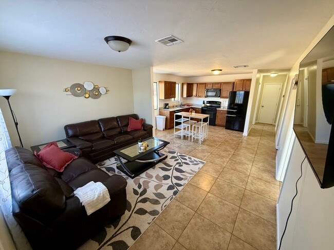 property at 1231 E Lee St