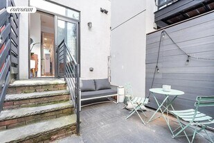 85 Eagle St in Brooklyn, NY - Building Photo