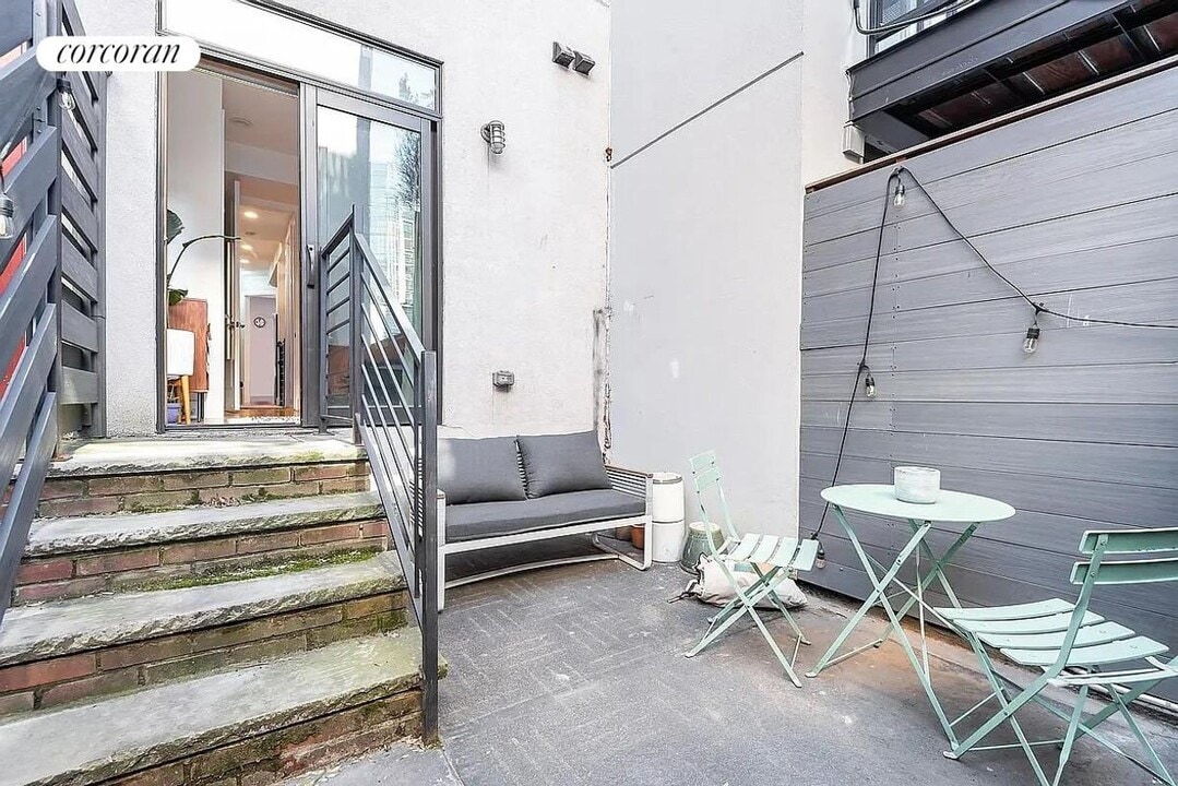 85 Eagle St in Brooklyn, NY - Building Photo