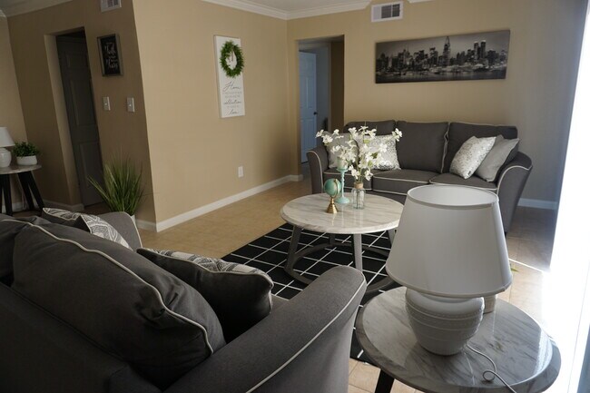 Falls of Chelsea Lane in Houston, TX - Foto de edificio - Building Photo