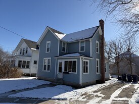 405 Rock St in Janesville, WI - Building Photo