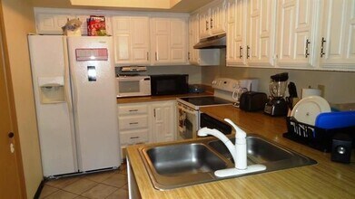 821 Dublin Dr in Richardson, TX - Building Photo - Building Photo