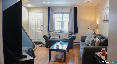 14 Scuppo Rd in Danbury, CT - Building Photo - Building Photo